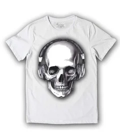 Прикольные футболки: череп в наушниках бел 